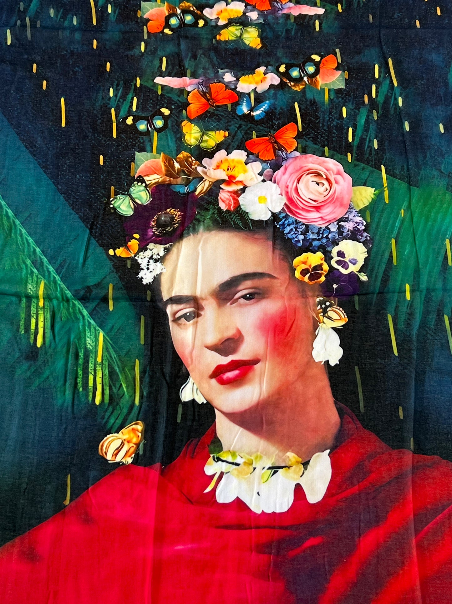 Schöner Schal aus hochwertiger Viscose, Motiv Frida Kahlo in leuchtenden, strahlenden Farben.