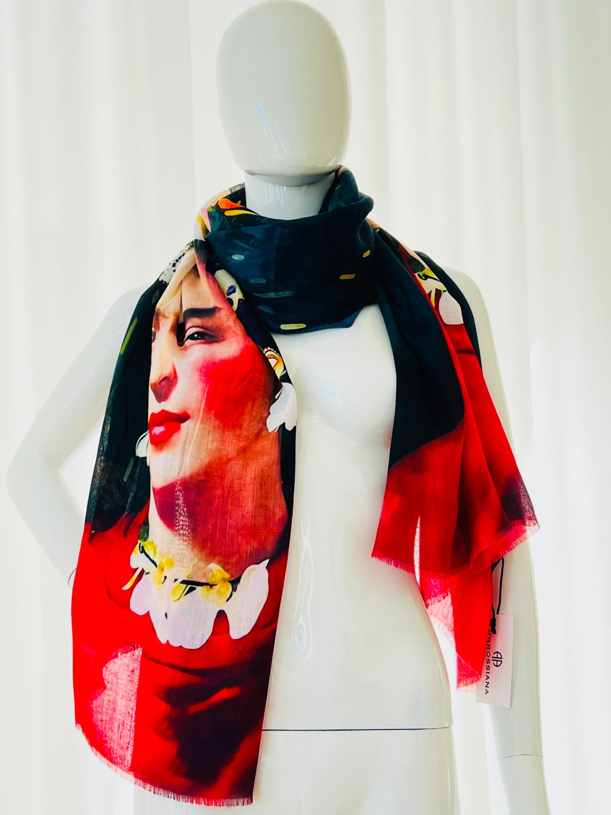 Modischer, eleganter Schal mit italienischem Charakter, aus hochwertiger Viscose, in leuchtenden Farben mit Frida Kahlo und stilvollem, elegantem Design.