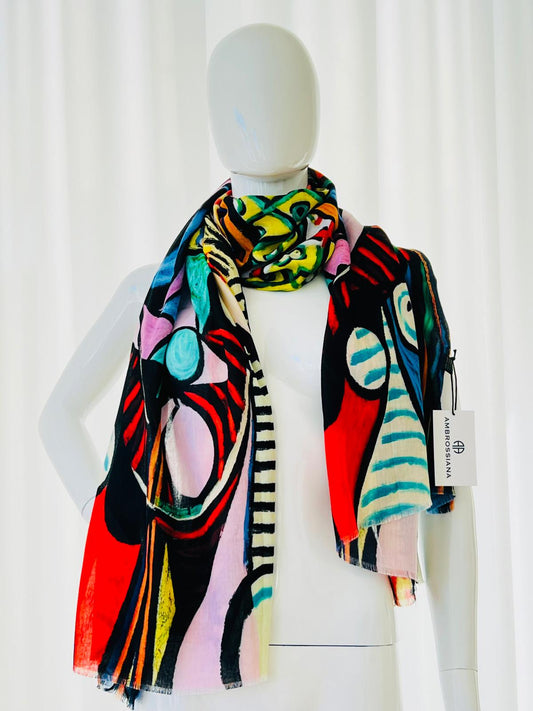 Modischer und eleganter Schal mit italienischem Charakter, aus hochwertiger Viscose, in leuchtenden schönen Farben und stilvollem, künstlerischem Design.